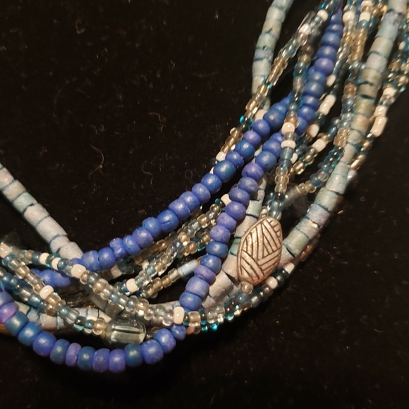 Blue seed and silver tone layered necklace - Picture 7 of 9